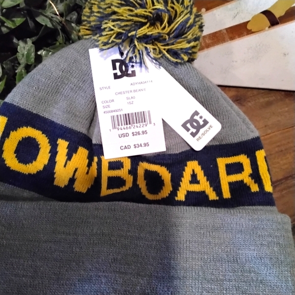 New! ❄️Chester Beanie - Picture 3 of 4